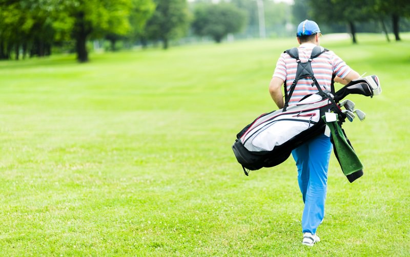 Tirer, pousser, porter son sac de golf, quelle est la meilleure solution ?