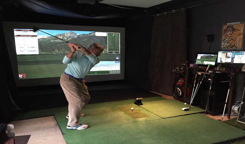 Les simulateurs de golf en plein boom démocratisent l’apprentissage du golf